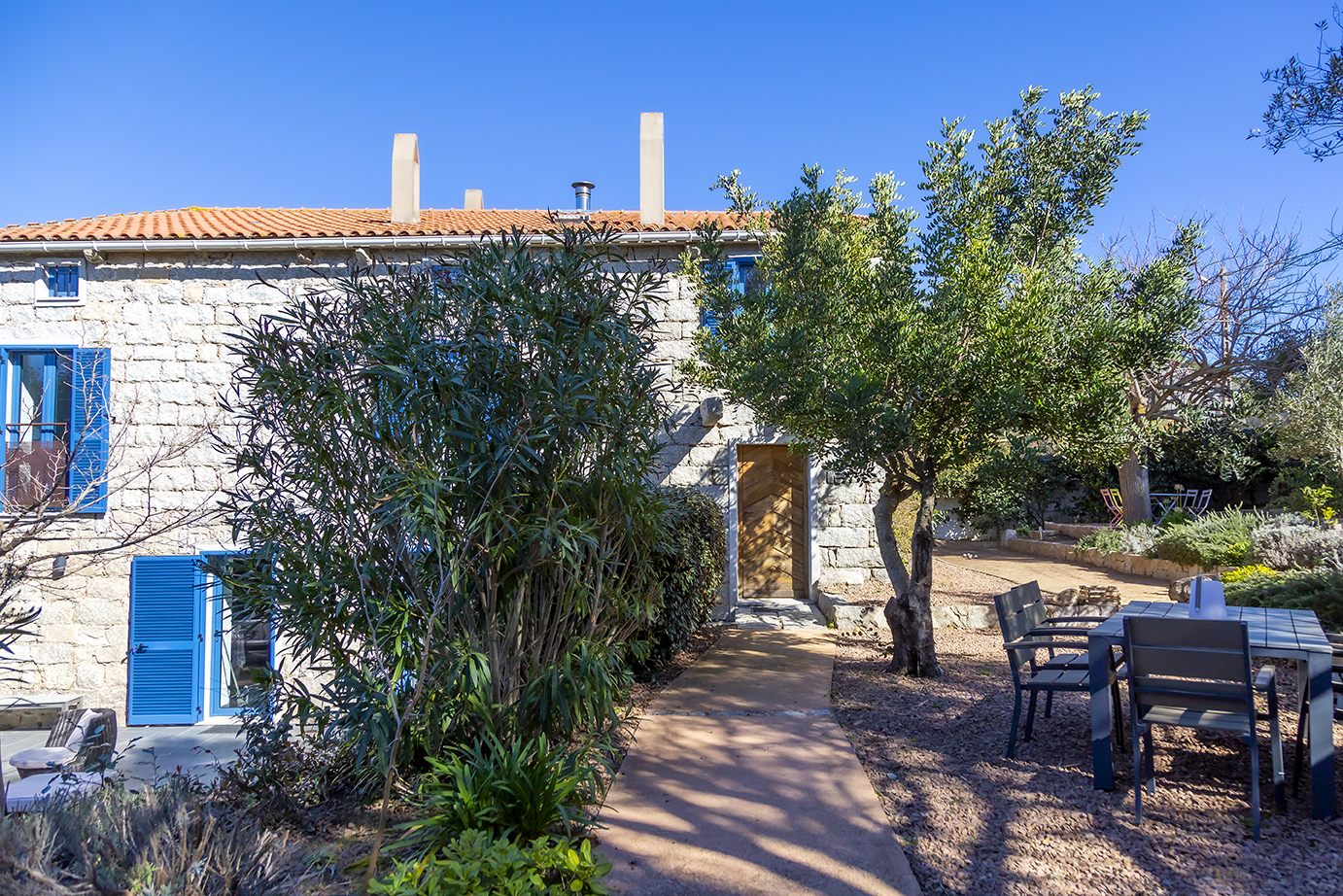 43466649-FEB4-473D-B499-92D471575443